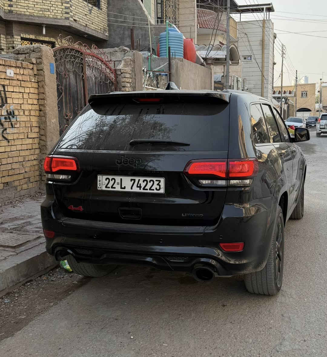 جيب كراند شيروكي بلاك توب
ماشية 55 الف كيلو
السيارة عليهة كت SRT 
رقمها اربيل سنوية تنتهي نهاية ٢٨ 
حادثها بسيط بدون اي دواخل 
السعر ٢٦٠ وبيه مجال
المكان البصرة 
للتواصل على الرقم ***********
