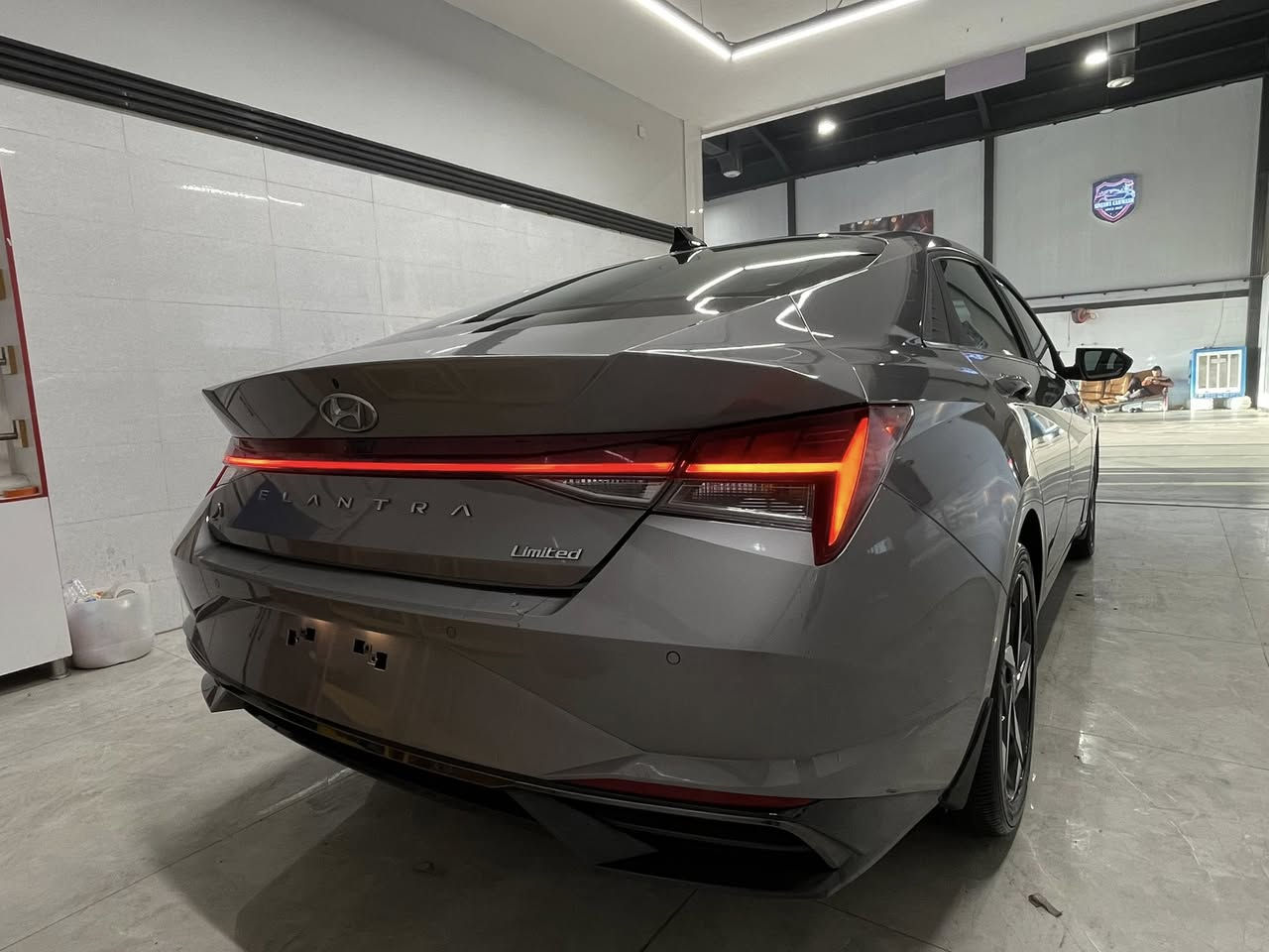 النترا 2023 ‼️‼️كاتي بدون رقم‼️‼️
فول مواصفات لمتيد 1/1
محرك 2000 دوش 
ضررها سطحي بوند فقط بدون دعاميه ولا لايتات بدون ارباك بدون داخل مكفوله كفاله عامه 
مكان السياره موصل المعارض الجديده 
السياره كاتي تترقم جميع المحافظات الشماليه 
السعر 164 وبيها مجال بسيط
للاستفسار ***********-***********
