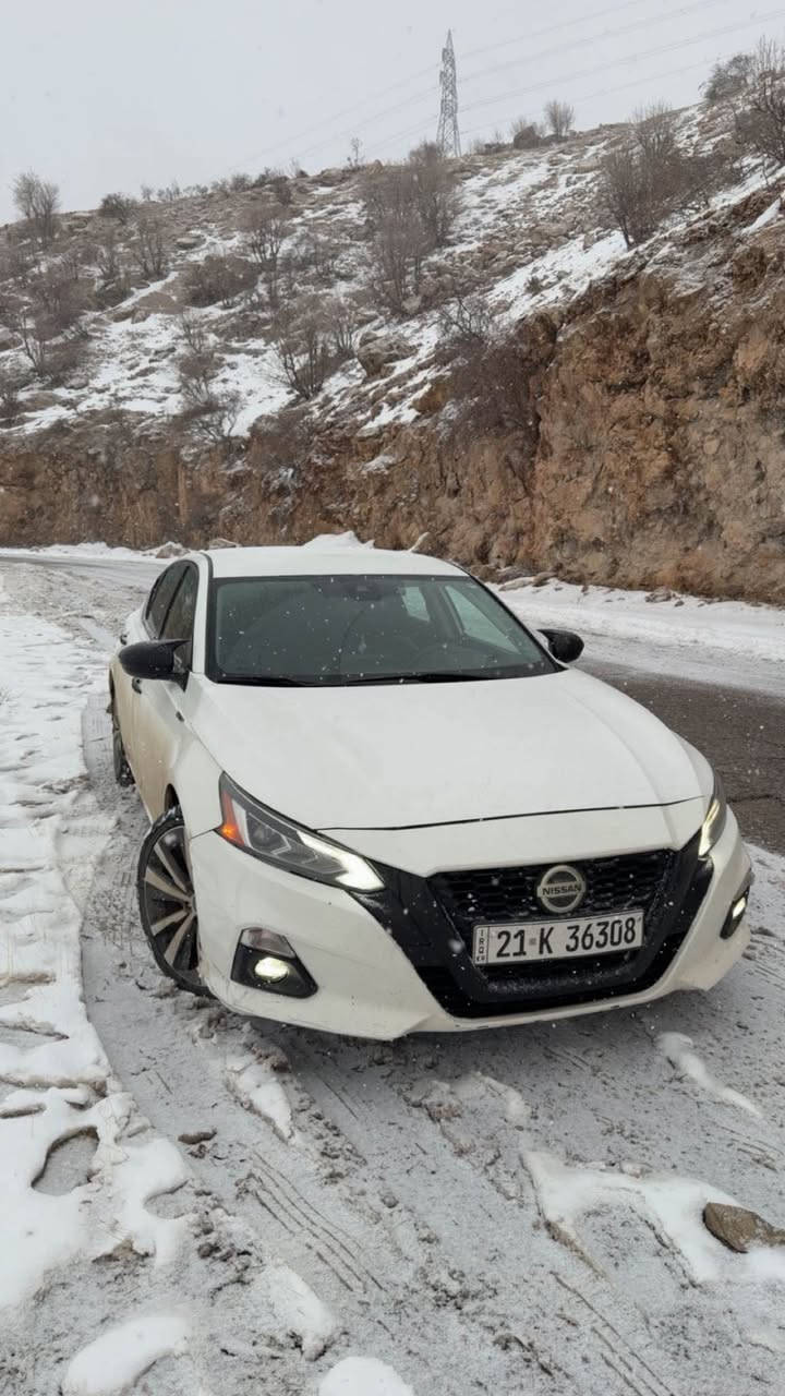 نیسان ئالتیما مۆدیل ٢٠٢٢ مواسەفات SR 
کوشن جلد - بەسمە و سەغال- رادار پێش و پشت - ئۆتۆ ستۆپ پێش و دوا - ئاوێنە رادار و هیتەر - 
بۆیاغ: چاملغ و بۆنید بێ ناو
دوو جێگای بچوکی تحدیل وە نەرمە تەزرەیەکی هەیە بە چاو دیار نیە - پەرەشوت تەنها سوکان سیستەم
رەقەم و سەنەوی تاکو ٢٠٢٨ نوێیە تعویل بەشەرت 
٥٠ مایل رۆشتووە شتێکی زۆر پاک و جائیزە بۆ رێک کەوتن و زانیاری زیاتر :
*********** Singapore
