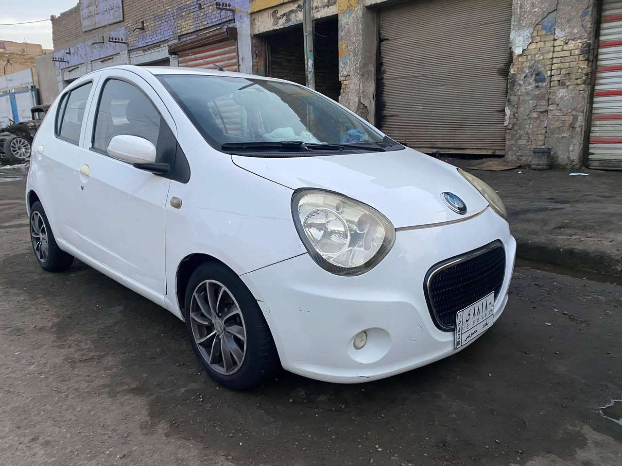 السلام عليكم من خرصه الادمنيه للبيع باندا جيلي سيار بيه دوسه مصبوغه وبيه شخطين بالباب والباقي كفاله عامه مكينه كير تايرات صدره حلو وجديد بس بيه تك بولبرن مو زين سياره جديده وما ماشيه هواي موديل 2013 سنويه بعده ما ساقطه السعر 58 وبيه مجال حك الجيه فقط لاستفسار *********** ما متواجد عل فيسبوك
