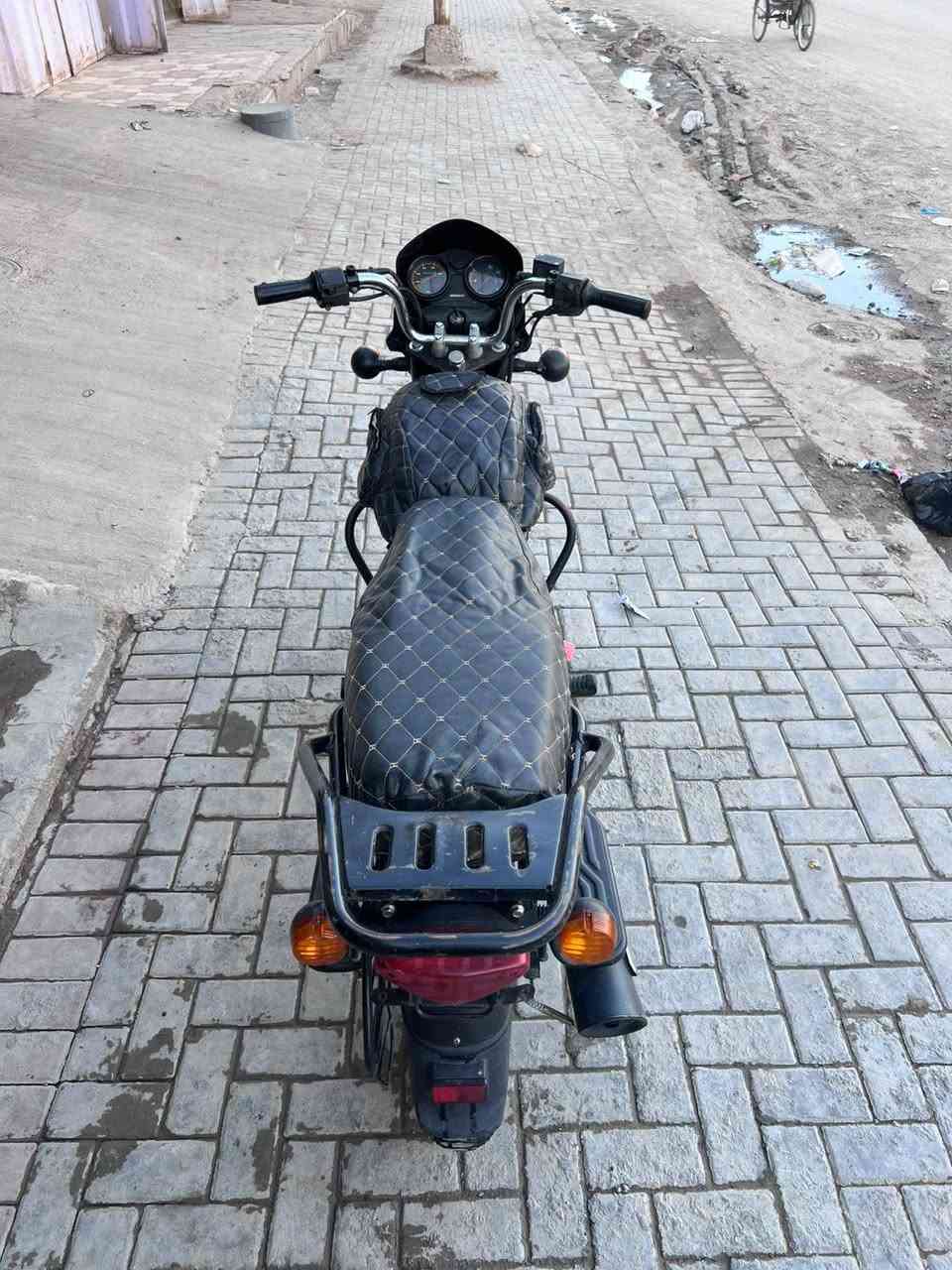 السلام وعليكم عندي بوكسر البيع موديل 2022 وراق كاملة بوجهك الترقيم دراجة خير من الله مكينة شلعة معدل اني موظف اروح وارجع الدوام مكاني بغداد حي اور الاستفسار *********** السعر 1350,وبيهةمجال الطيبين
