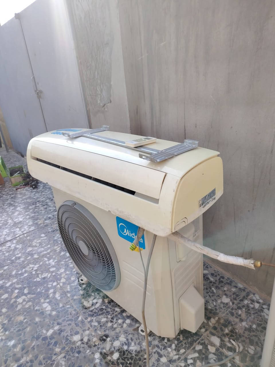 سبلت طن ونص نضيف جدا سعرة ٢٧٥ مكاني قرب بوابة الكاضمية ***********
