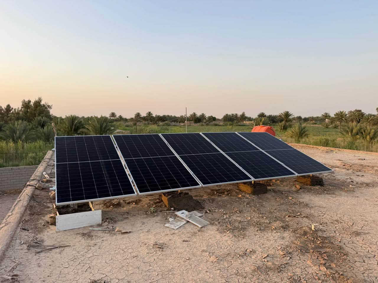 �☀️ تم بعون الله تجهيز وتنصيب منظومة طاقة شمسية متكاملة للأخ طالب حوم راضي في قضاء الدغارة – العويديين.

✅ منظومة 10 أمبير ليلي نهاري مصممة لتوفير طاقة مستقرة وتشغيل الأحمال بكفاءة عالية على مدار الساعة.

⭐ مميزات المنظومة:
🔹 بطارية عالية الكفاءة بضمان 5 سنوات.
🔹 انفيرتر بمواصفات متطورة وضمان 5 سنوات.
🔹 ألواح شمسية بضمان 15 سنة وأداء ممتاز في مختلف الظروف الجوية.

💡 تخلص من مشاكل انقطاع الكهرباء وارتفاع تكاليف التشغيل، واستثمر في طاقة نظيفة واقتصادية تدوم لسنوات.

📞 للحجز والاستفسار وتجهيز جميع أحجام المنظومات المنزلية والتجارية، راسلنا على الخاص.

طاقة شمسية اليوم… راحة وأمان لسنوات قادمة. ☀

للتواصل 
مهندس حمزة:***********
مهندس عباس:***********
