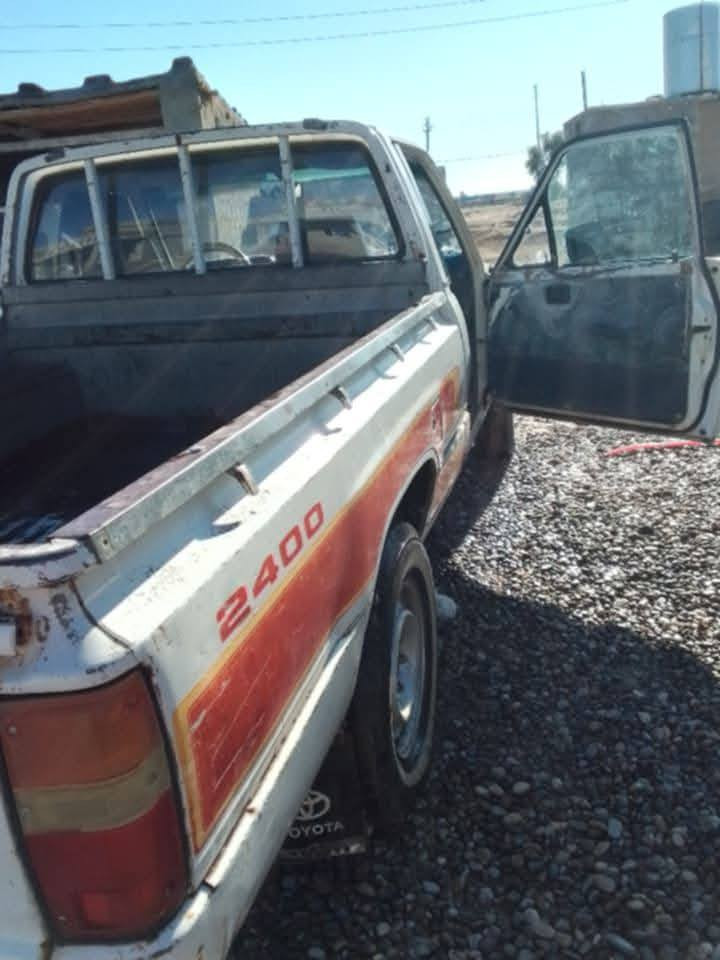 السلام عليكم سياره للبيع تويوتا موديل 1988نظيفه لا يوجد فيها ضررا العنوان مخمور قرية جديده رقم صاحب السيارة ***********
