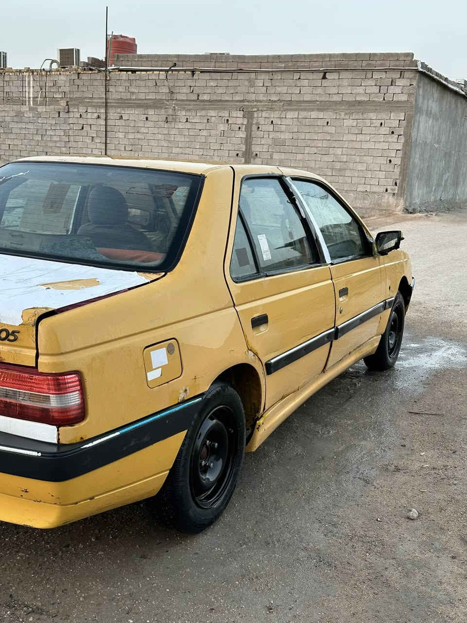 السلام عليكم 
بيجو 405 
مديل 2014
حدادية 100/80
باتري جديد سلف جديد دينمو جديد
مصفرة هيئة وغرامات السنوية 2026
مكينة ستوة شادهة جديدة 
تبريد شغال ثلج ❄️ 
تخم تاير جديد 
لايت زنون 
*********** رقم تليفوني
مكاني ابو الخصيب 
السعر 25 ورقة
