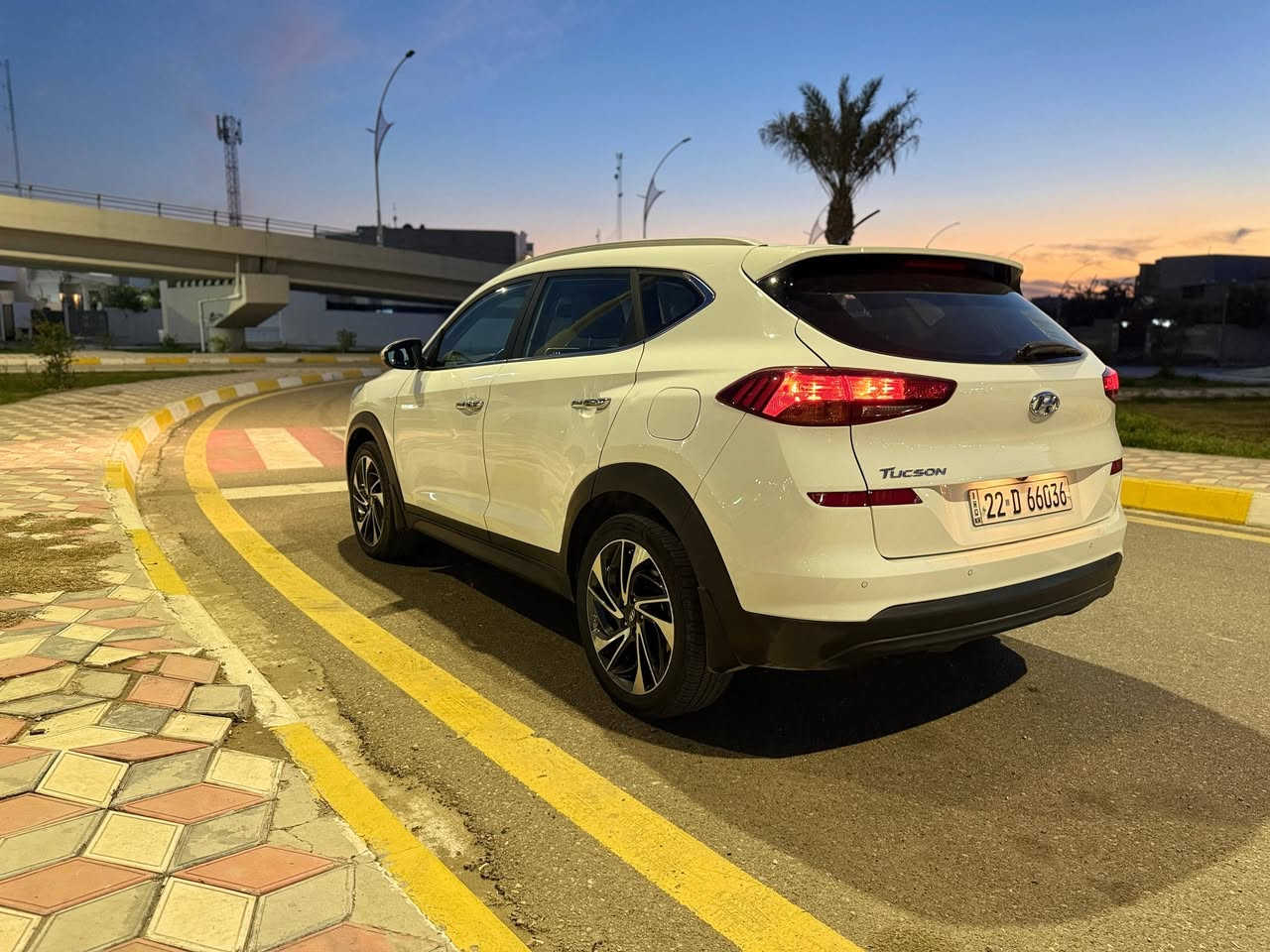 السلام عليكم 
للبيع توسان 2020 خليجي
سياره نضيفه "بمعنى الكلمه"
فول مواصفات  
(( المواصفات اصلية  ))
"بصمة تشغيل وبصمة ابواب 
"اشاير بالمري + مري شفط 
"ثلاجة بالجكمجة 
" حساسات امامي  وخلفي  اصلي  
" كاميرا خلفية
" ثلاث وضعيات قيادة
"كروز سرعه
" شحن لاسلكي 
" بلوتوث+ AUX 
"تحكمات صوتية 
"كراسي 2 كهرباء
" دبل ايرباگ
" تحكم ستيرن
" حساسات
" تبريد قطعتين 
" لدات نهارية
" انارة ابواب ومري 
ماشيه ٩٧
سعر ٢٠٠ بيها مجال
العنوان / كركوك
رقم أربيل باسمي تحويل وكاله
هزه جديد 

***********
