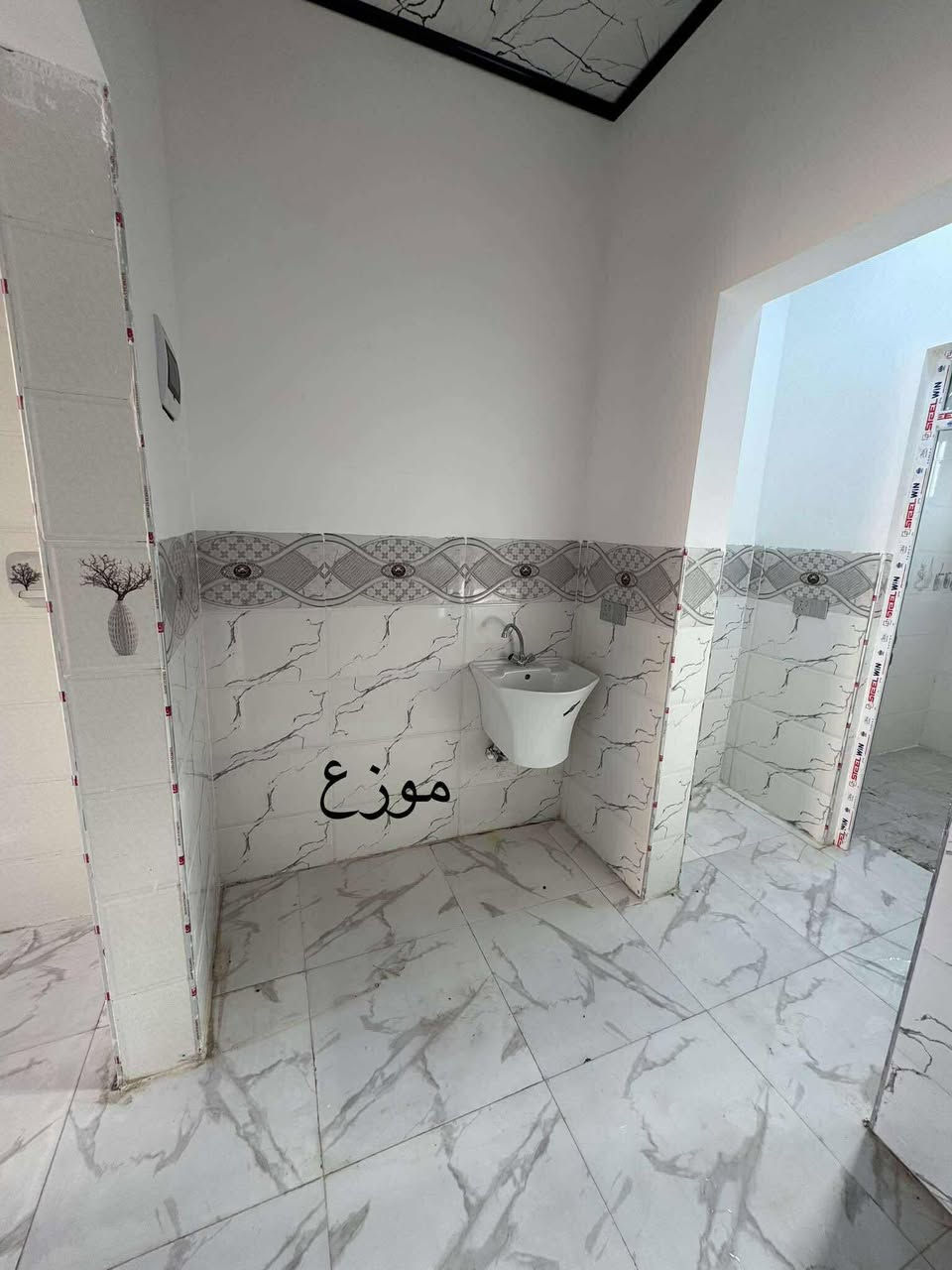 السلام عليكم
🔴🔴🔴
دار للبيع مساحه الدار 55 متر موصل حي الانتصار ***********
***********شارع 30 قرب سايدين معمل الغاز الدار يتكون من 
غرفه نوم 💤 واستقبال وهول ومطبخ وصحيات وبيتونه
سند طابوالزهور شرط التحويل👉 سعر الدار 43 وبي مجال للاستفسار الاتصال الارقام التاليه✅👉👉 
***********
***********
مكتب عمر غالب لتجاره لعقارات
العنوان حي الانتصار شارع 20
خلف جامع خلفاء الرسول
