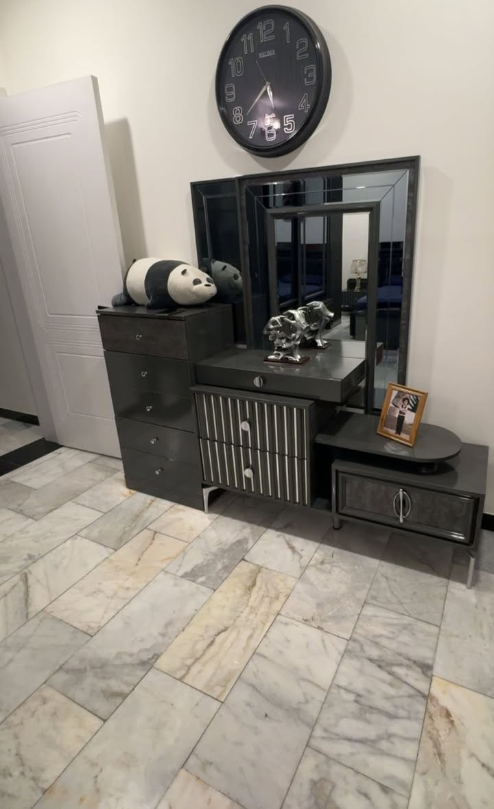 غرفه نوم تركيه كامله 7  قطع غرفه اخو الجديده نضافه 100%الجربايه ليس خشبته الاصليه الجربايه جواها صوميه متينه اصليه سعرها وحد عن سعر الغرفه الشراي خاص فقط الشرايه رصيد او واتساب
*********** ‬
