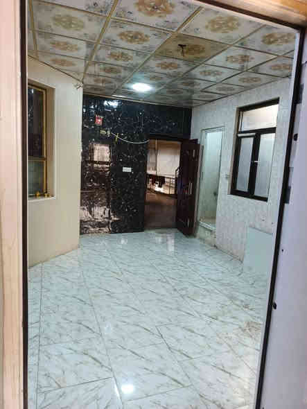 للبيع شقه سرقفليه البنوك حي سومر شارع المدارس بناء نظيف مساحة ٧٥م طابق ثاني بيه ٢نوم وصاله وخدمات السعر ١٤ والايجار ٢٠٠ للاستفسار ***********
