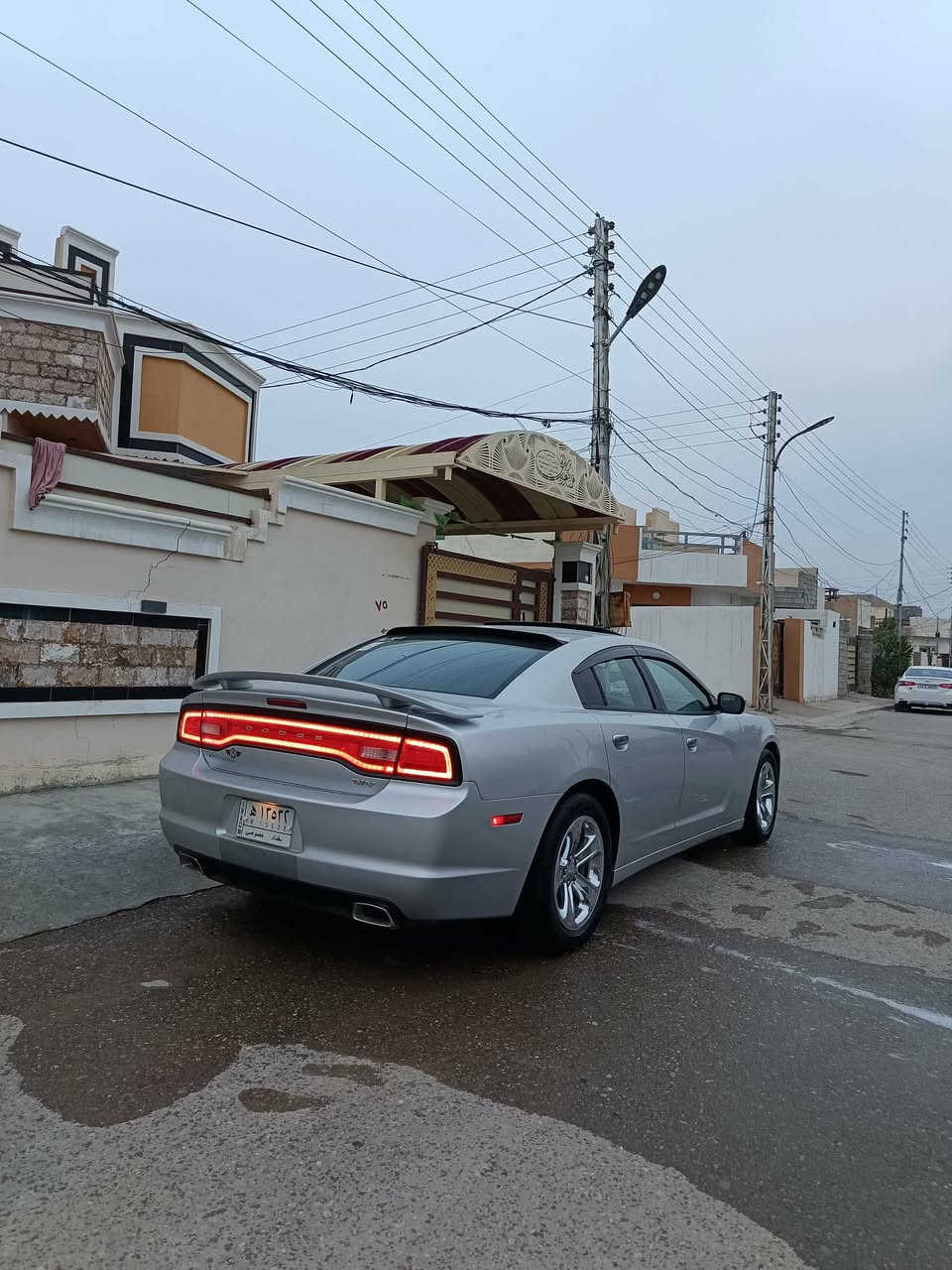 السلام عليكم جارجر 2012 فول مواصفات خليجي مكفوله من الفتح والطخه والصبغ سلفر الون رقم بغداد بأسمي السعر 200 وبيها مجال حك الجيه ***********
