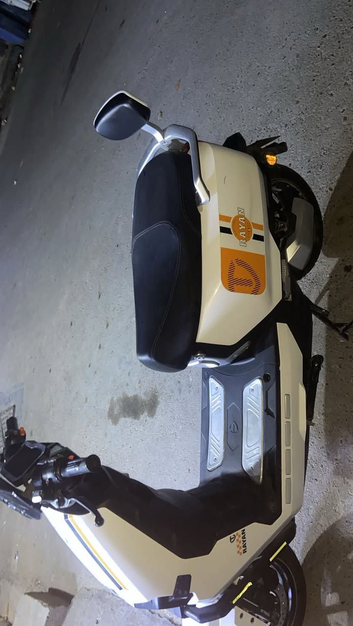 السلام عليكم دراجة ريان وحش الكون دراجة جديدة 
تجي 6 بطاريات كبار مسطرة فول مواصفات سعرها 900 وبيها مجال مكاني بغداد حي العامل رقمي ***********
