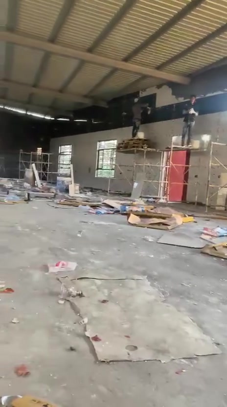 السلام عليكم اسطه سيراميك بورسلين شغل هندسي متفرغ حاليا *********** متواجد واتساب
