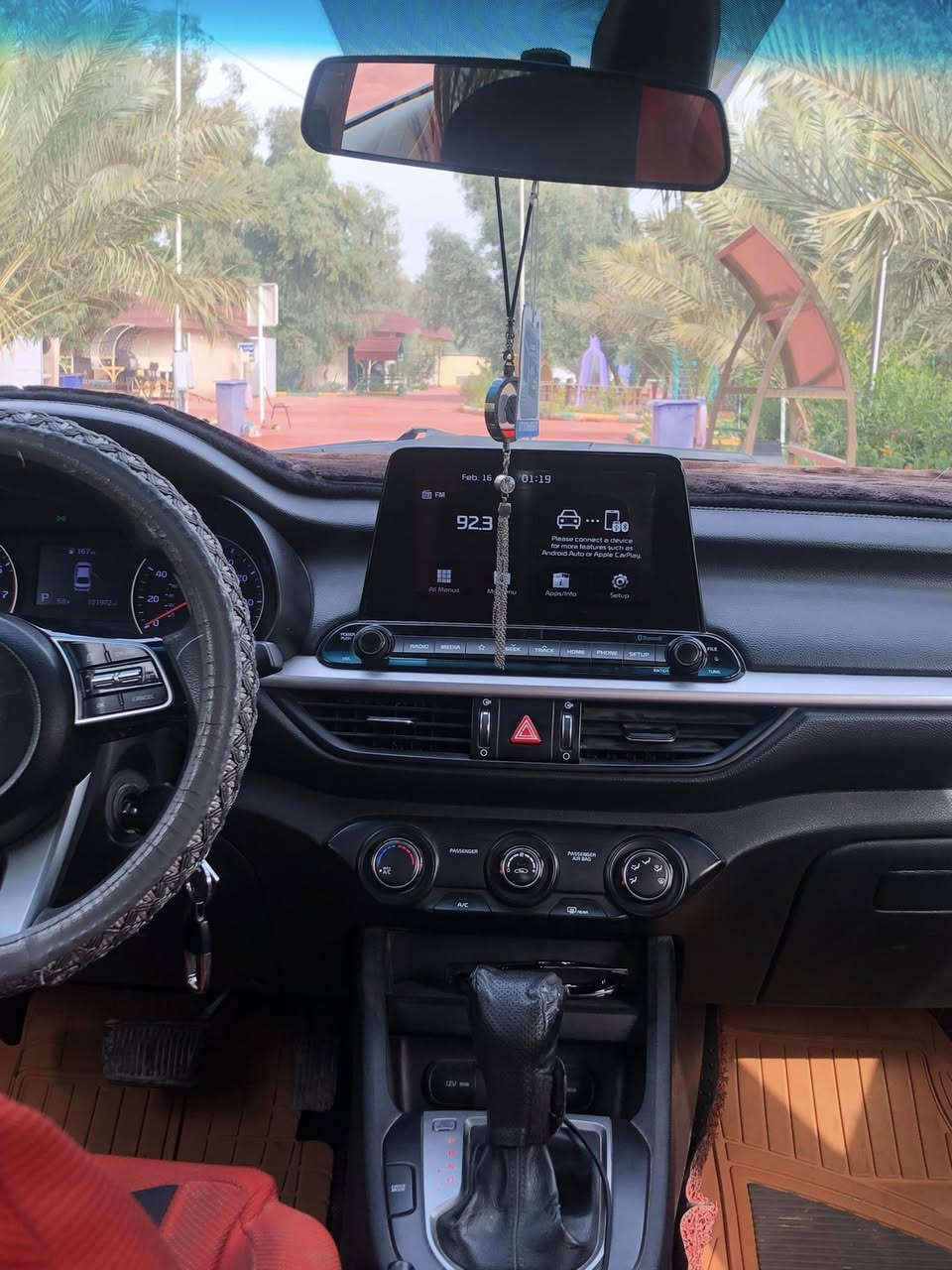 السلام عليكم
كيا فورتي موديل 2020 

للبيع وليس مراوس 

شاشه تدعم كاربلي 
رادار امامي 
كاميره خلفيه 
محرك 2000 دوش 
السياره نص فول 
ماشيه 100 

حادثها صفحه بنيد وبچم وباب خلفي 
من صفحه وحده 

سعرها 125$ وبيها مجال بسيط 

للأستفسار الاتصال   ***********
