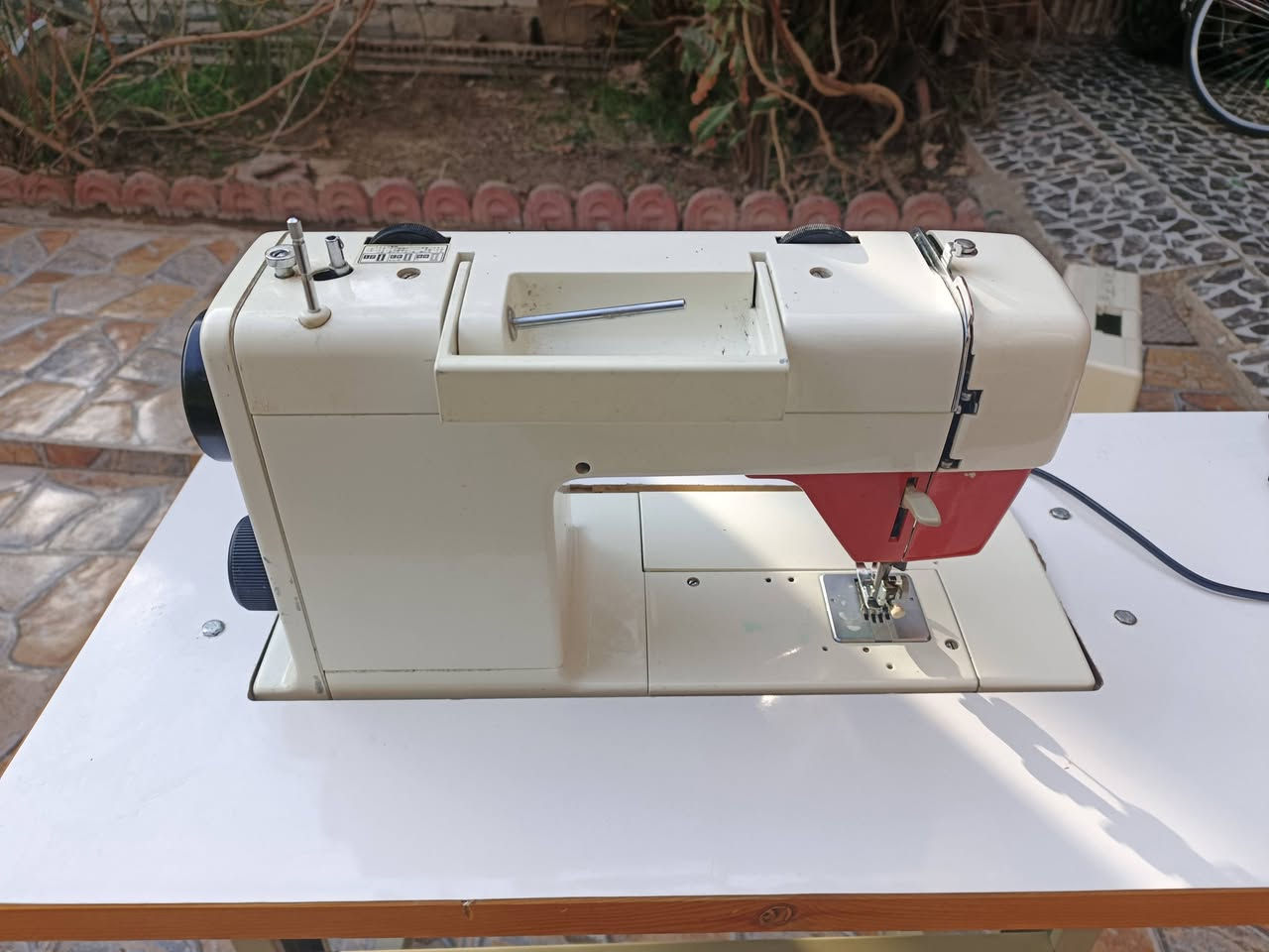 مكينة خياطة براذر گومپال البالة الأصلي مستخدم قليل جدا مال بيت نظيف شرط الفحص خياطة اكثر من10طرز مختلفة وكذلك خياطةالاوفر بسعر كلش حلو تجي وياه كامل ملحقات الغطاء والميز مالته والمحولة. بسعر 140الف فقط وبيه مجال بسيط مكاني كركوك المددودة توصيل ماعندي. للاستفسار ***********
