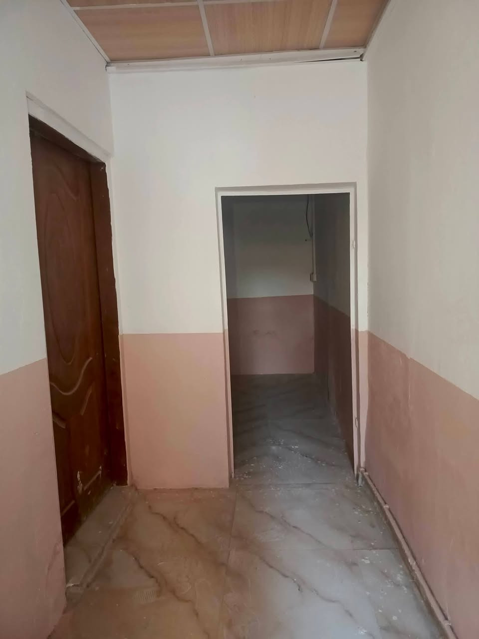 بيت للايجار حي ميسان شارع عوده مساحه 100متر مربع يحتوي على غرفه وصاله واستقبال ومطبخ وصحيات والطابق الثاني يحتوي على غرفه وصاله 

سعر الايجار الشهري 300الف واصل ماء وكهرباء 

للاستفسار الاتصال بنا او واتساب  *********** 

او مراجعه مكتب ألروان للوساطه العقاريه والمقاولات العامه 

عنوان المكتب حي ميسان ع الشريط قرب صيدليه الشراع مقابل الاستداره مباشر 

عندك بيت عرصه للبيع راسلنه وات ساب وتدلل
