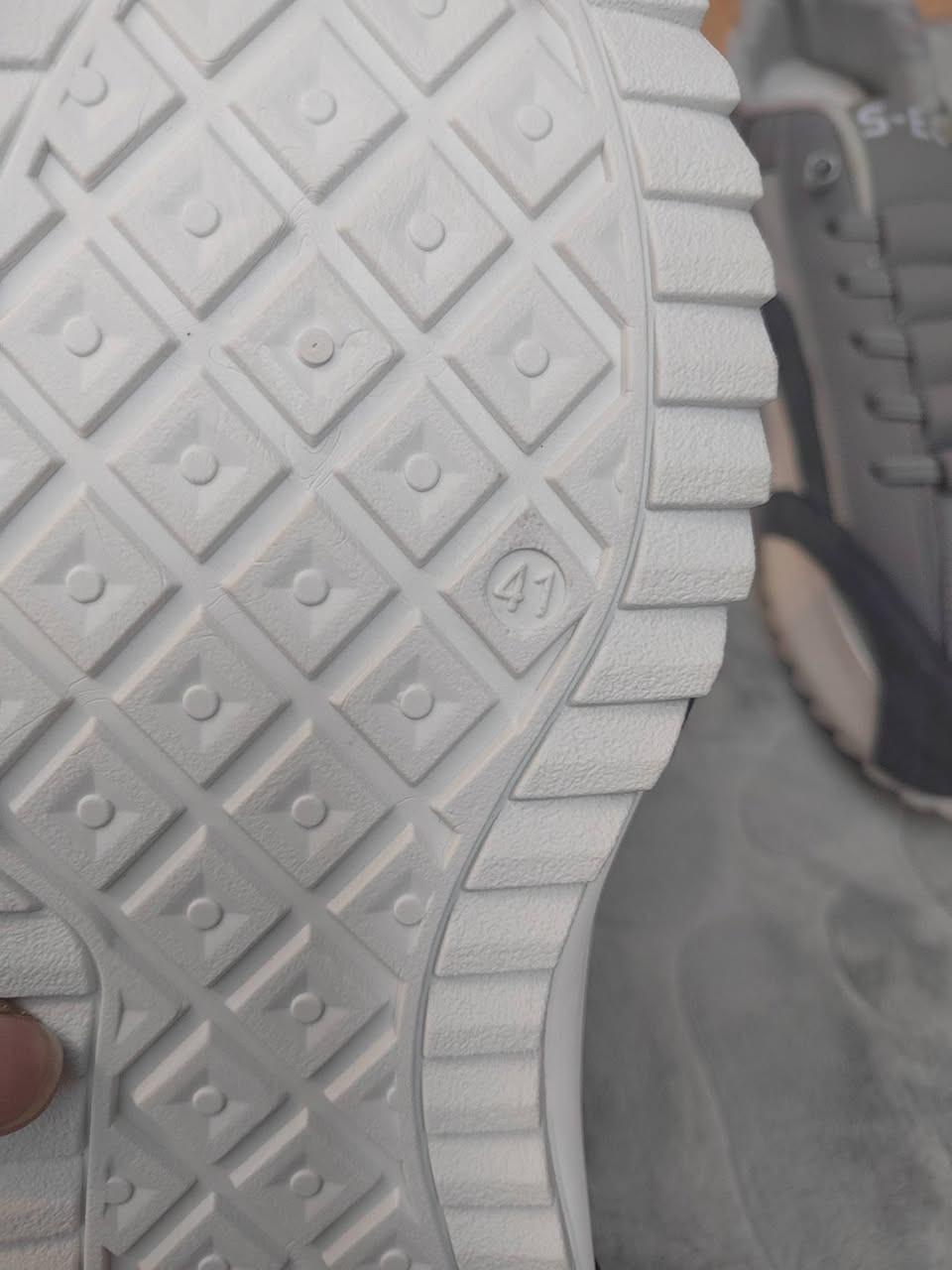 ألسلام عليكم
عندي هذا الحذاء الرياضي كوبي درجة اولى قياس ٤١ خفيف جداً وانيق جداً
ينلبس رجالي ونسائي
سعره ٢٥ مع التوصيل


**إذا كنت صاحب هذا الإعلان وتريد حذفه لأي سبب، رجاءا أرسل رسالة إلى الدعم الفني**