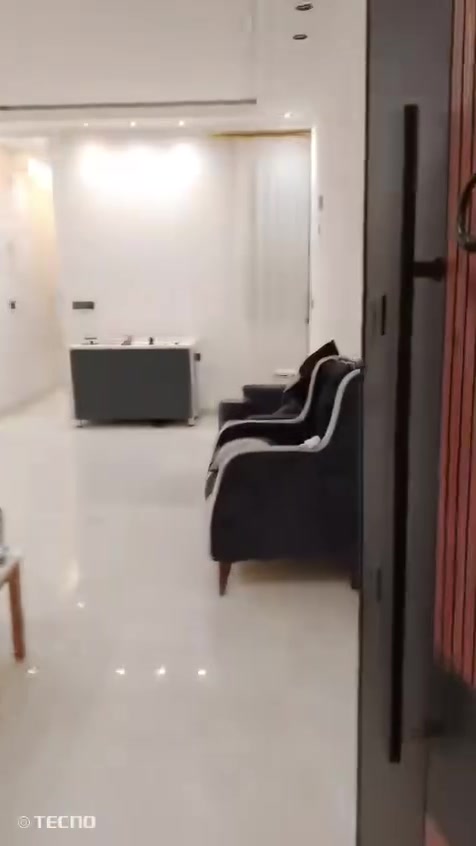 شقه في  المنصور المتنبي في مربع حجي حسين سكن عوائل مساحتها 140 متر تحتوي على ثلاث غرف وصاله ومطبخ وخدمات طابق ارضي ***********
