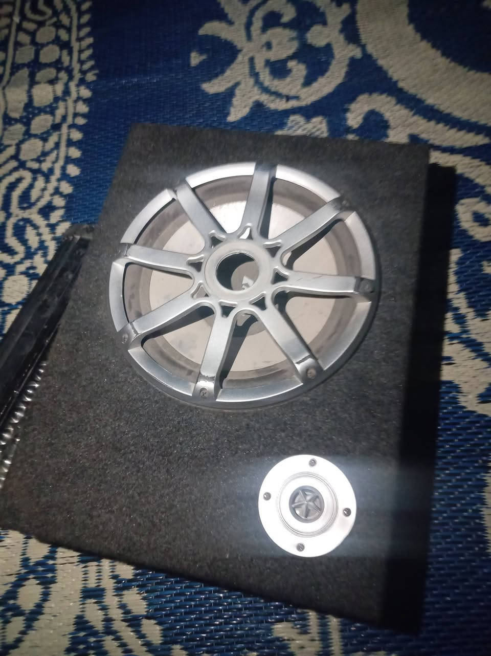 السلام عليكم دمام وجهاز مضخم وشمعه امريكيه  طولها 90 سم شرط الضوه مالها من الفلكه لشركة اسكانيه للبيع واتساب *********** مكان المخابرات يم السجه
