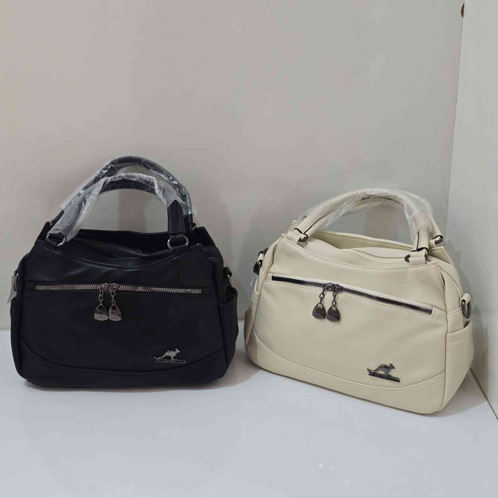 #عرض نار وشرار التوصيل صار لكل العراق #ب٣ الف فقط 
توفرت مره ثانيه الكنغر الجلد الطري ٥ خانات 
🔥🔥🔥🔥🔥🔥
السعر #ب١٧ الف فقط 

متوفره حسب الالوان المرفقه في الصور ❤❤❤

#اذا_حبيتي_تكون_اطلالتج_مميزه راسلينا ع البيج 
او الاتصال ع الرقم ✅️***********✅️

  #التوصيل لكل محافظات العراق(٥) الف فقط 
  #التوصيل لمحافظة بابل (٣) الف فقط

#توجد_خدمة_توصيل_المسيب_وكافة_محافظات_العراق

#ملاحظه المحل حقائب نسائيه وملابس أطفال واكسسوارات داخل المحل 🔥 يارزاق 

العنوان ازياء الورود بابل_مسيب_شارع المستشفى مجمع مضر النجار
 #مقابل مجمع ريحانه للأقمشة 
#مجاور دكتوره علياء النسائيه 
#مجاور احمد للموبايل 
رابط قناتنا ع التليكرام  https://t.me/alwrood996

رابط صفحتنا ع الانستغرام https://instagram.com/alwr.ood9?igshid=ZGUzMzM3NWJiOQ==    تشرفونا وتنورونا
