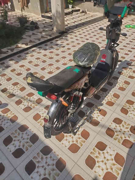 ماطور شحن موديل 2023سويجين بصمتين بطاريات ثلاثة جدد والرابعة منتهية سعرها 30الف 
شغال كامل مابيه نقص بس تبديل بطارية وحدة السعر 270وبيه مجال 
***********
