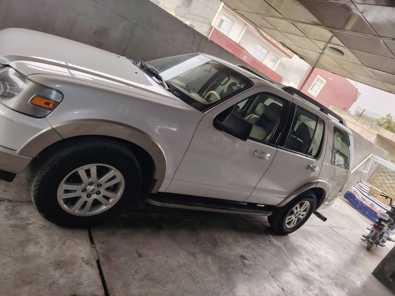 سلام علیكم فورت اكسبلور فول فول فول مواصفات مودیل 2010خلیجي شركه نیڤا تحكمات استیرن مثبت سرعه فور ویل 4X4 مانع انزلاق فور ویل ثقیل وخفیف  شاشهDVD مسجل یاكل ٦اقراص سقف سلایت كوشن كهرباء تدفیئه خزن میموري كوشنات دواسات تصعد وتنزل مال بانزین وبریك كیر محرك حدادیه كلها بشرط طخم تایر جدید لوك سیاره كفاله عامه لاصبغ لاضربه لاتبدیل ولامعجون ولابارد كوشنات الخلیفه كهرباء مال صندوق 150الف حقیقي ماشي دمام بیها تبرید مركزي سیاره بیها منضومه غازز شركه ضمانن كیر بیها نضام اوفر وبیها مواصفات بعد اهوایه سنویه جدیده وهزه كذلك رقم جدید انكلیزي سلیمانیه شترید وكاله او تحویل سعرها 150وبیها مجال للطیبین رقم *********** وبي واتساب مکان دیالی خانقین
