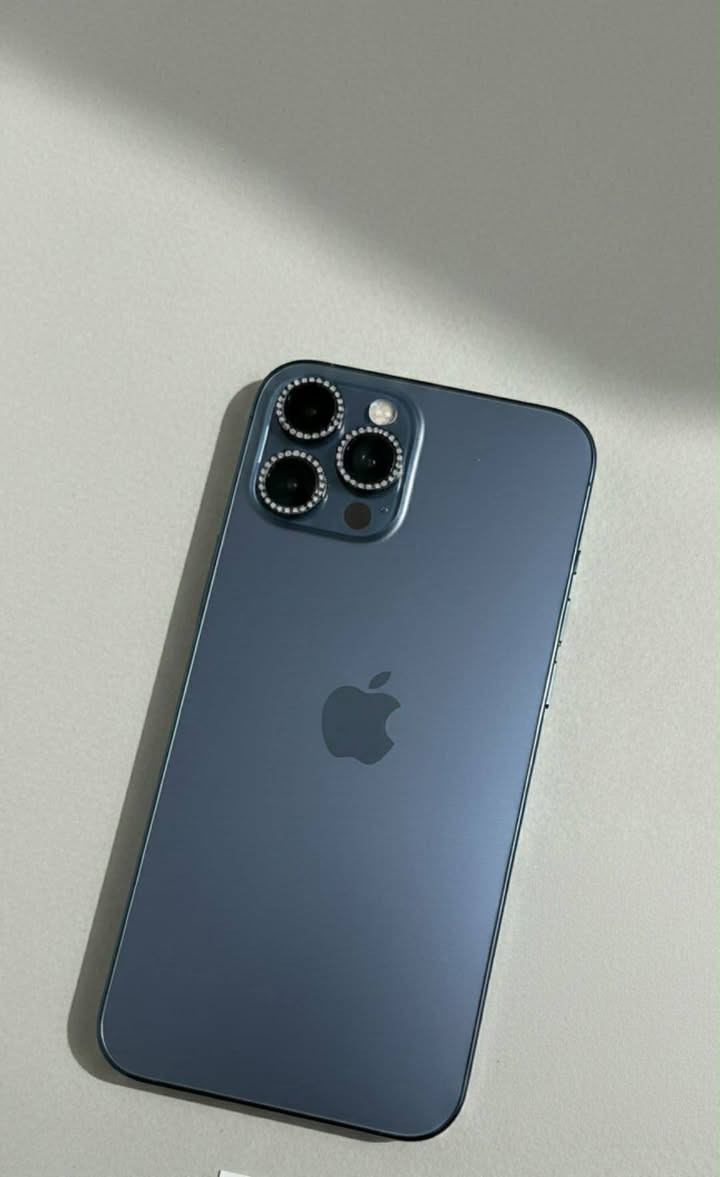 12برو ماكس الجهاز كله بلادي وبالشرط ذاكره ٢٥٦ بطاريه ٧٨ شرط متصرف شحن لون مميز ازرك السعر ٥٢٥ وبي مجال ***********
