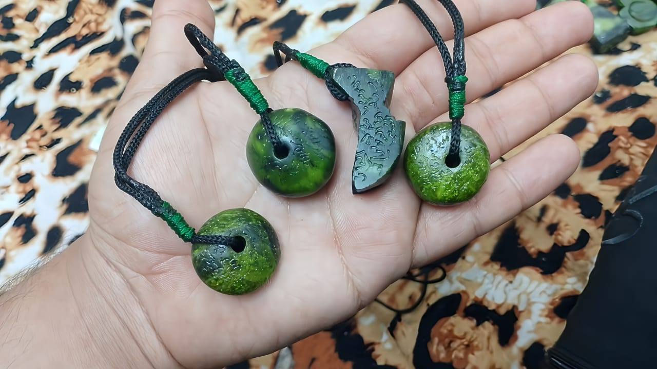 يا الله سلام عليكم اخوان توفرت أشكال مختلفة و 
متوفر جميع انواع و اشكال  العباس اباد الأفغاني الاخضر و الزيتوني و الاسود متوفر اكثر من 15 شكل وجميع الأحجام متوفره (جمله و مفرد) و  مخطوط وجهين ايات قرآنية و آيات أبطال السحر و طلسم الشفاء و آيات الشفاء وايات طرد العارض وايات الحسد و النفس و العين  وصراط علي حق نمسكه وسبحان من الجم الجن بكلماته واذا مرضت فهو يشفيني و ننزل من القرآن ما هو شفاء ورحمه للمؤمنين 
(متوفر عباس اباد منقوش حرز سيد علي القاضي وايات ابطال السحر) 
و(متوفر عباس اباد قديم)
و(متوفر فصوص محابس عباس اباد افغاني زيتوني منقوش من كل جهات ايات أبطال السحر)
و(متوفر عباس اباد تحصين مال بيت حجم كبير)
و(متوفر عباس اباد ويشم في قلاده واحده)
و(متوفر شرف شمس + عباس اباد في قلاده واحده)

(للاستفسار مراسله الصفحه او الإتصال على الرقم ***********)
(متوفر خدمه توصيل🚚جميع محافظات العراق)
