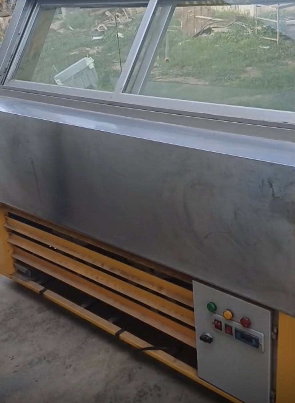 عارضة ايراني دبل كمبريسر 12 بلانك شغاله نظيفة سنكل فيز السعر المطلوب 15 ورقه تفاصيل اكثر الاتصال بهذا الرقم (***********)
