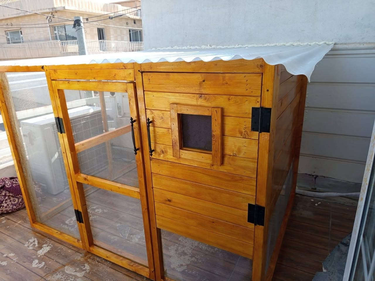 قفس
قفس طيور كبير 
سعر ١٥٠ الف قفل.    مكان السليمانية 
_____________
قه فه زی گه وره ی  مريشک 
نرخ :١٥٠ هه زار.        شوين سليمانى 
***********
