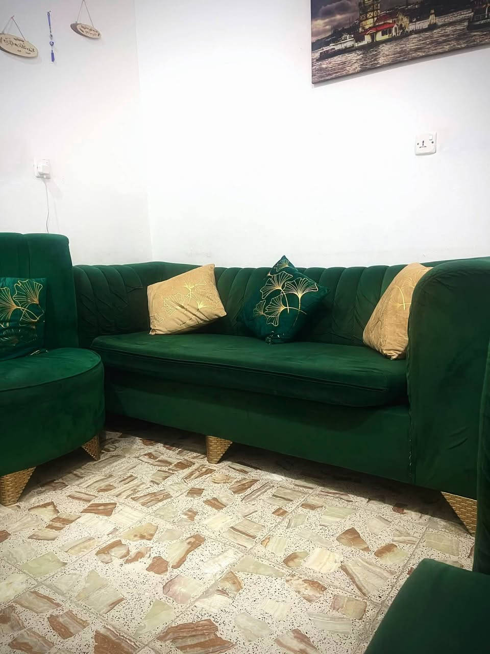 تخم 10 مقاعد نظيف 
 نظام اسفنج متحرك 
السعر 250 العنوان بغداد الاعلام


**إذا كنت صاحب هذا الإعلان وتريد حذفه لأي سبب، رجاءا أرسل رسالة إلى الدعم الفني**