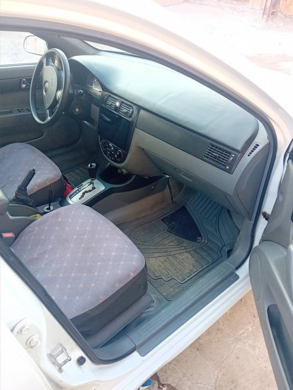 السلام عليكم اوبترا ٢٠١٢مكفوله من الصبغ حته الدعاميات جديده ماشيه ١٣٠ كير محرك صدر كله مكفول تخم تاير جديد رقم جديد هزه جديده بيه بارد اربع اصابع فقط بلجاملغ الايسر أريده ٩٢ ورقه ***********٤
