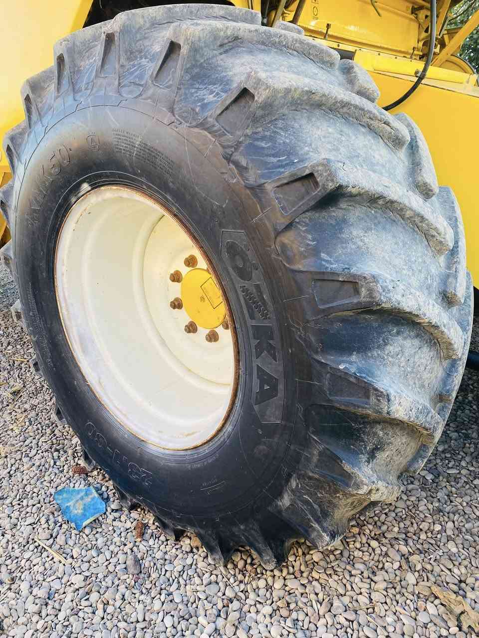 من بعد السلام زوج تاير حجم 30للبيع جدد الاستفسار الأتصال على الرقم ***********
