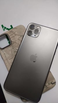 ايفون 11 برو ماكس ذاكرة ٢٥٦ بطارية 82 جهاز فقط مبدل شاشة أصلية تلث خيا...