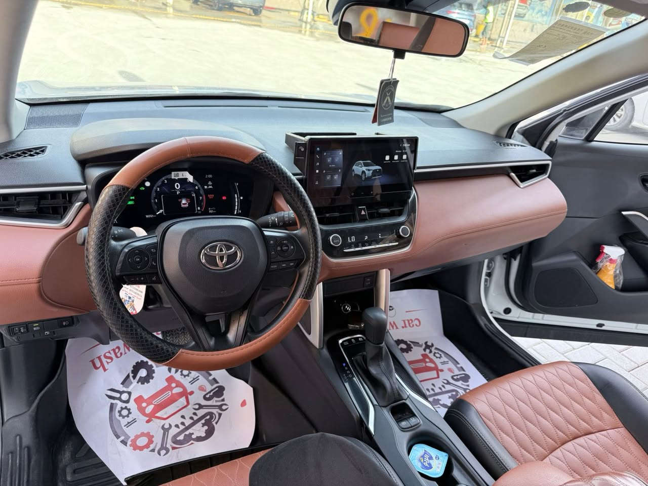 السلام عليكم
كورلا كروس 2025 هايبرد 
ماشيه 16 الف 
ب27 ونص وبيه مجال 
***********
