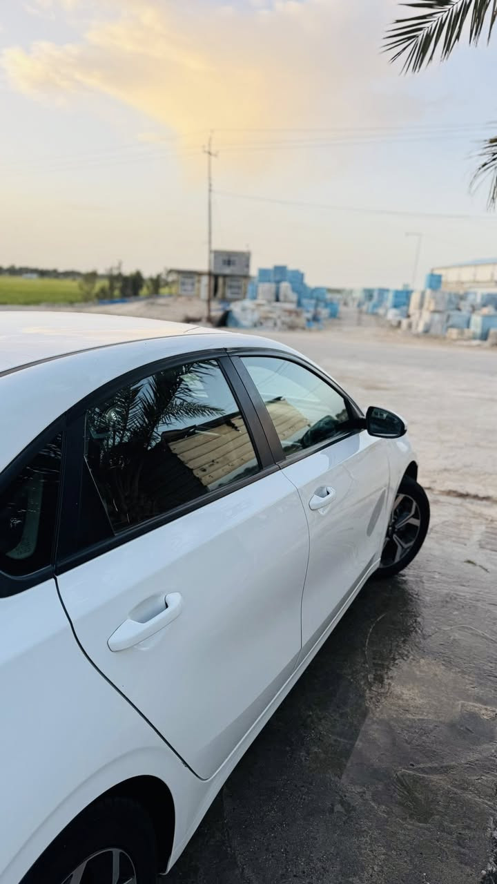 السلام عليكم اخون كيا فورتي موديل 2019وارد امريكي بيها بنيد صبغ وخشم الجاملغ جهة الراكب بارد السياره ماشيه 104الف ميل السياره بيها رارد تحديد مسار توقف ذاتي تبريد بيانو ثلج مكينه كير كفاله السعر 133وبيها مجال العنوان حله ورديه خارج ***********
