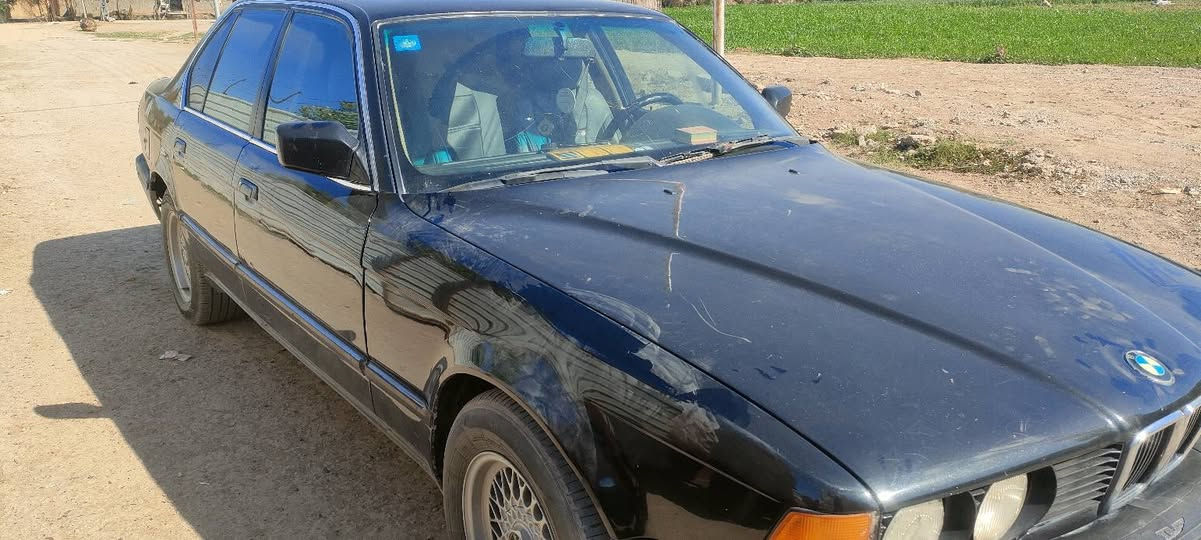 سيارة بي ام مكفولة صبغ الجمالية سيارة بسمي سعر42 وبيهة مجال ***********
