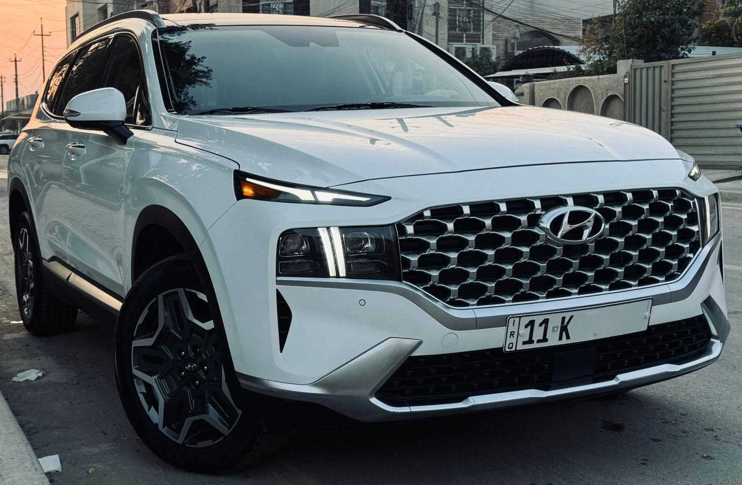 سنتافي plugin hybrid 
موديل ٢٠٢٣ وارد امريكي 
ممشى: ٣٥ الف ميل
المواصفات: لمتد فول مواصفات 
سنوية جديدة باسمي تحويل ثاني يوم
كير و محرك و هايبرد افحص وين ميعجبك
ضرر السيارة بابين اليسار و مبدل نفس اللون مطابق ١٠٠٪؜ و صبغ بالدوسة بسيط
رقم صاحب سيارة ***********
