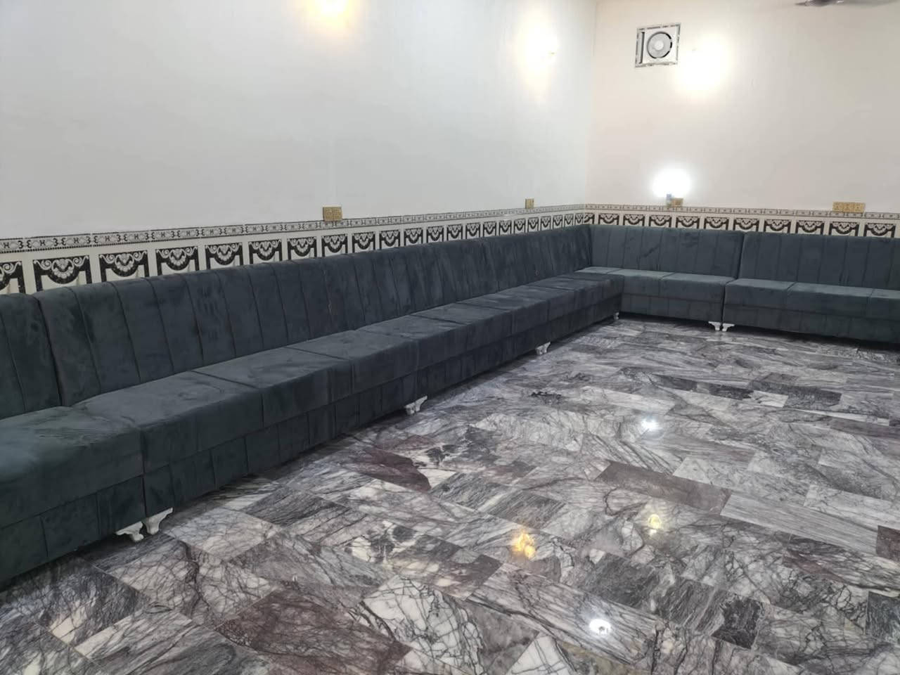 معمل علاء العزاوي التخم والديوان شغل تفصال درجه اول خشب  بلوك اسود وسفنج مميز قماش حسب اختيار الزبوان الاستفسار اتصال واتساب ***********العنوان مفرق السده مقبل حي البكر قرب مخبز بغداد شارع السيد ابراهيم يوجد قسط وتجديد التخم القديم
