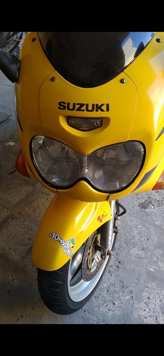السلام عليكم
دراجه بطح ساسوكي gsxf محرك اربعه سلندر دراجه على وضع الشركه ماشيه 35 الف كلشي شغال دراجه جديده 
السعر 25 ورقه وبيها مجال 
العنوان بغداد الجديده الامين الثانيه
للاتصال ***********
