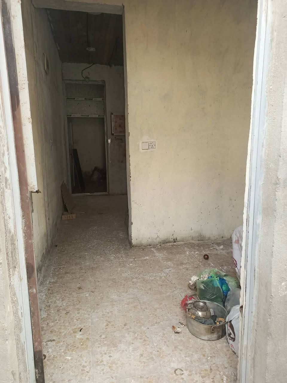 👋🏻السلام عليكم.            
✔️البيت للبيع المساحه 50م
الوجه.  5م.          النزال 10م. 
سعر 27
زراعي سكني
🗺️الموقع بغداد منطقة الانتصار مقابل مستشفى حماد شهاب (شارع ابو عمار الشريفي)
📲للاستفسار والتواصل 
***********
