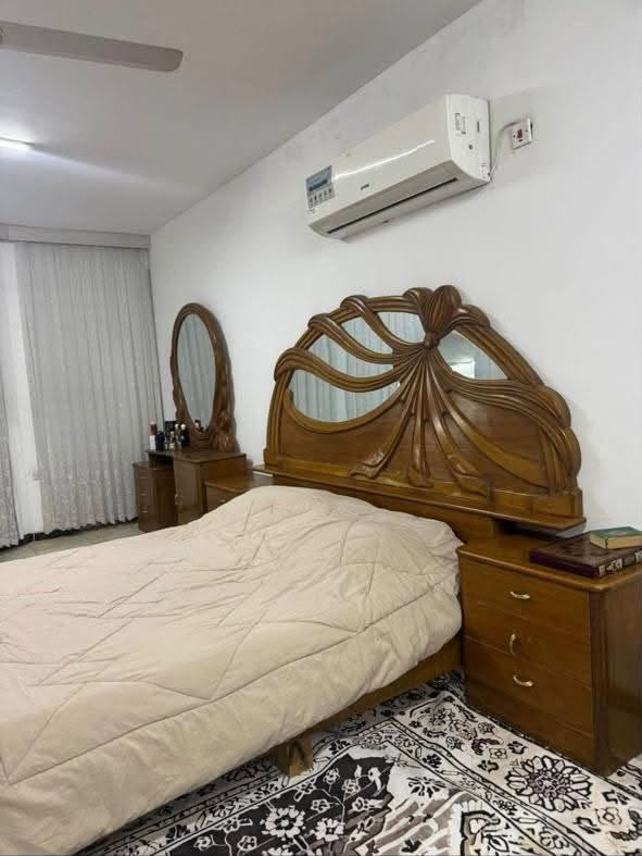 سلام عليكم
للبيع غرفة كاملة وجداً نظيفة ومن ارقى التفصيل كنتور 4 بيبان + جرباية نفرين + كومديات عدد 2 + ميز تواليت + زاوية 
مكاني بغداد المشتل السعر 725 الف رقمي ***********
