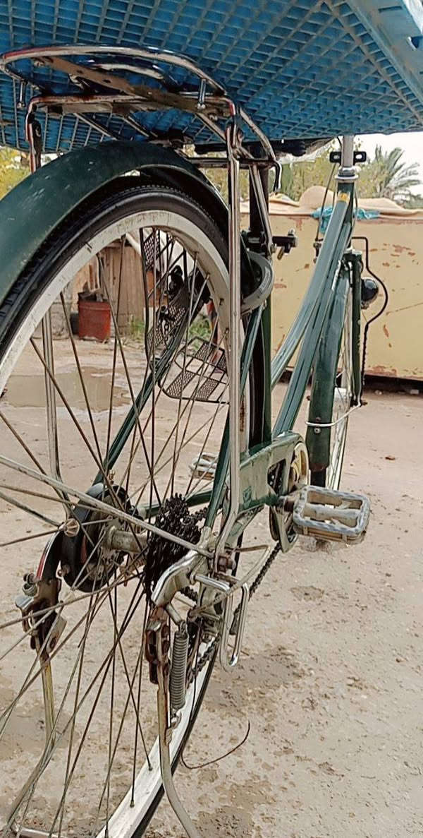 سلام عليكم  بايسكل ياباني باله اصلي حجم 27 لون زيتوني ***********واتساب سعر 100 وبي مجال بسيط مكاني هورجب
