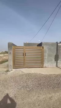 اخوتي الدار للبيع المساحه 400متر  يحتوي الدار على غرفتين جوه وسويت وخم...