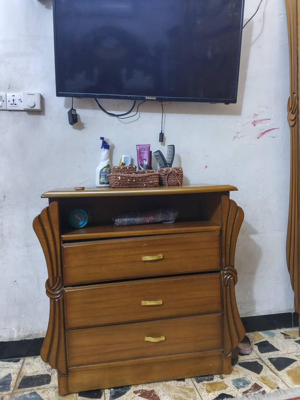 السلام عليكم للبيع غرف اخشاب درجه اولا 7 قطع رايده مليون  المكان بغداد جميله للتصال ***********
