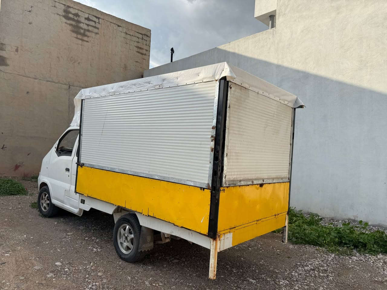 پیکاب هاڤی ٢٠٠٧ دەرەجە یەکە و ماڵی کەسابەتە هیچ خیاسێکی نییە و چاککراوەتەوە مەکینە و گێڕی بەشەرتە 
بۆدێکەی دواوەی نیو مەتر درێژتر کراوەتۆ و ١٥ سانتیمیش پانکراوەتۆ و یانی مەسافەیەکی زۆر زۆر باشی هەیە بۆ 
هەموو کار و کەسابەتێک ئەبێت

*********** كالار, السليمانية
