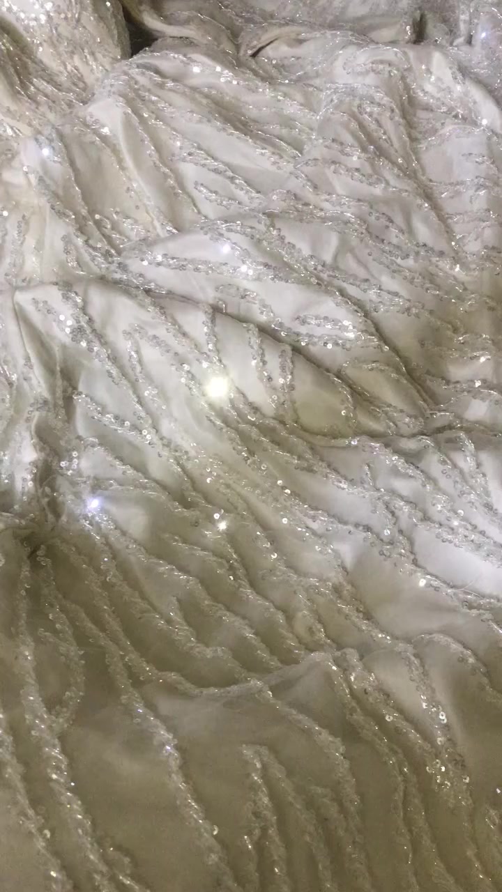 بسعر ٢٥٠ قفل 
فستان زفاف قياس ٣٨/٤٠. مع ملحقاتها برقع واكسسوار تسريحه قماش ثكيل ومشغول


**إذا كنت صاحب هذا الإعلان وتريد حذفه لأي سبب، رجاءا أرسل رسالة إلى الدعم الفني**