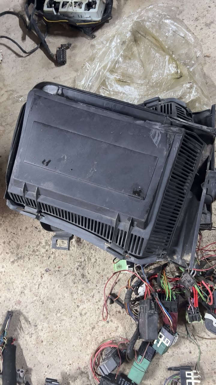 السلام عليكم 
بفضل الله سبحانه وتعالى وصلة حاوية نواعم 
اي كتف رباعي بالف دينار 
مساحات جميع الاحجام ١٠الاف دينار 
كراج ابو ادم 
بغداد حي اور علوة زويني مقابل دجاج البركة 
متوفر توصيل كافة المحافضات 
حجي ادم 
***********
