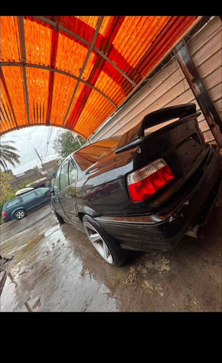السلام عليكم
بي ام دبليو BMW
E36 320i
مكينة 20 مسكر اصل بلادية كير عادي 
تبريد نقص غاز 
صبغ عام بدون ضربه جديد درجة اولى 
رقم بغداد دولي بأسمي سنوية وهزه ممنتهية
بيها نقوصات بسيطة 
السعر 35
مكاني بغداد البياع
الرقم *********** موجود واتساب
