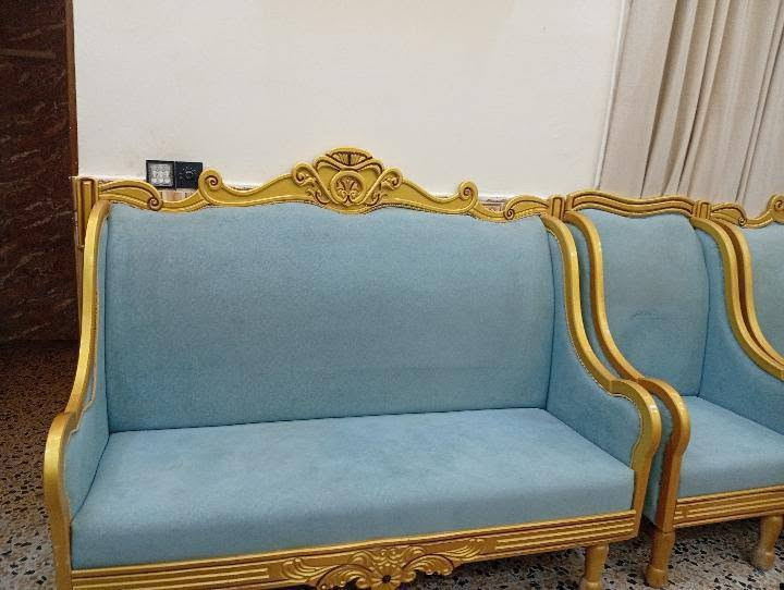 السلام عليكم دتخم حطاطه للبيع اربعه مقاعد كبار وخمس مقاعد صغار سعر 750 وبي مجال المكان الفلوجه شارع اربعين وره احمد ياسين الاتصال عله رقم ***********موجود بي واتساب
