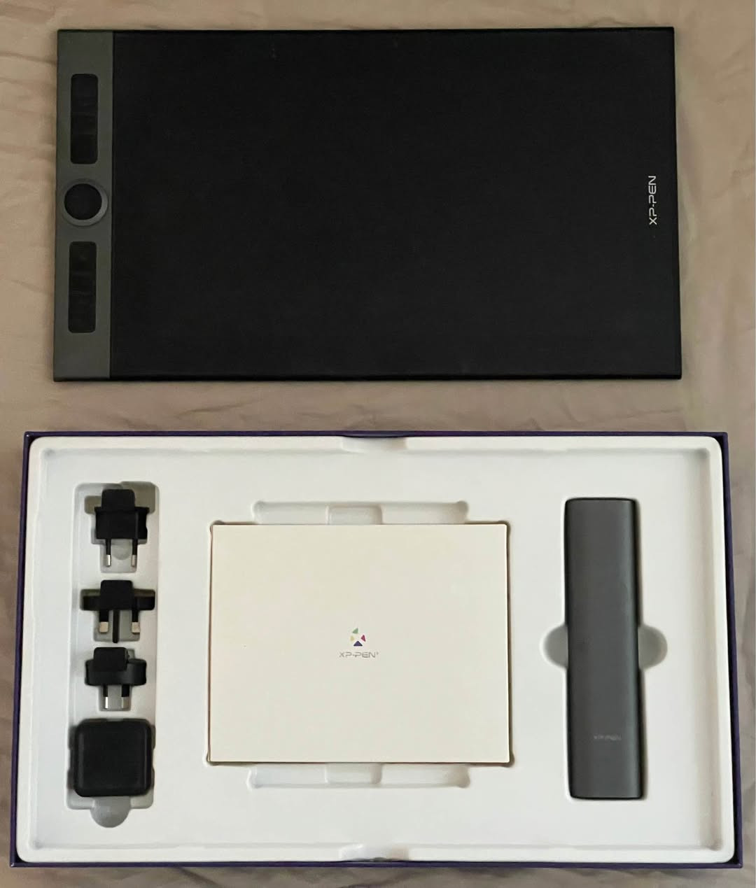 تابلت رسم احترافي للبيع 🎨🔥

**XP-PEN Artist Pro 16** بحالة ممتازة جدًا، استخدام خفيف ونظيف، بدون أي مشاكل.

المواصفات:

* شاشة 15.6 إنچ بدقة Full HD
* قلم حساس للضغط (8192 مستوى) – رسم ناعم ودقيق جدًا
* أزرار اختصار جانبية تسهّل الشغل
* مناسب للرسم، التصميم، المونتاج، والأنيميشن
* يشتغل على اللابتوب والكمبيوتر (ويندوز وماك)

يجي وياه القلم الأصلي + الكيبلات والكراتين الاصلية.

السعر: ٤٥٠ و بي مجال بسيط
الموقع: السماوة

اللي مهتم يراسلني خاص 📩 السماوا, المثنى


**إذا كنت صاحب هذا الإعلان وتريد حذفه لأي سبب، رجاءا أرسل رسالة إلى الدعم الفني**